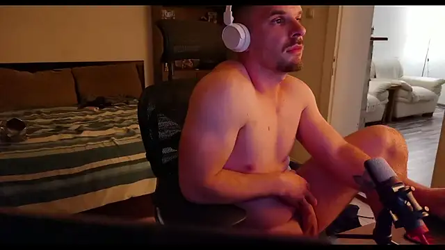 MidnightGaming live XXX chat