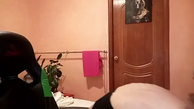 SirenFrost live XXX chat
