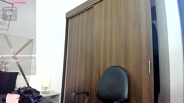 Carliet_66 élő XXX-chatje