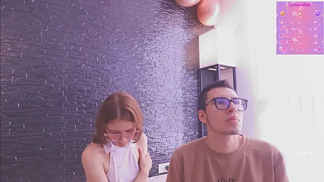 SkinnysCouple's Live XXX Chat