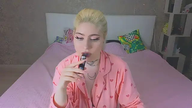 NikaRocks' Live XXX Chat