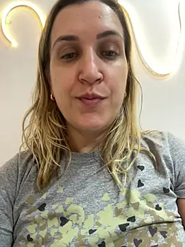 Bia_sexynovaes Adlı Modelin Canlı XXX Sohbeti