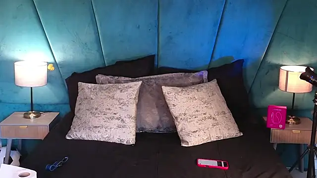 Aaron_Eze Show Webcam