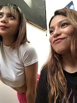 3littles' Live XXX Chat