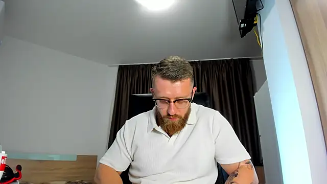 Findom_guy live XXX chat