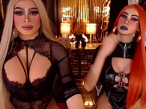 Chat XXX en directo de MonstrousCockDiva