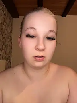XXX chat uživo modela LittleChaosQueen