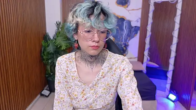 Lyra_tay élő XXX-chatje