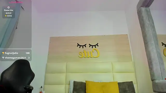 who_is_milyxx's Live XXX Chat