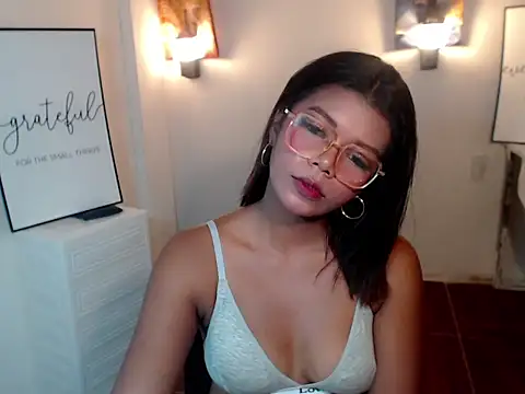 Asian_chicksxx's Live XXX Chat
