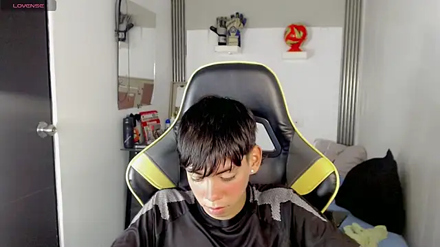 XXX chat uživo modela Liarr_