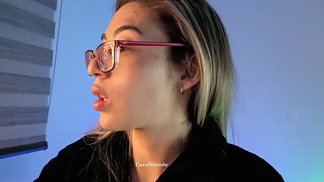 Chat XXX en directo de Carolblonde