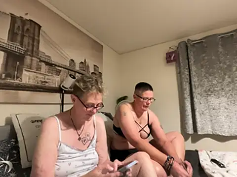 Curvy-Jinx Live XXX Chat