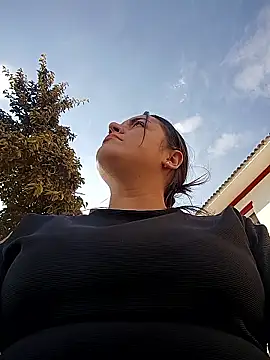 Lesly_10- 即時 XXX 聊天