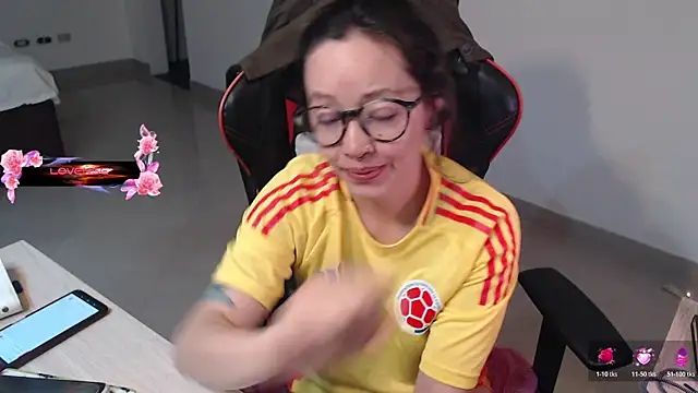 pink-2022's Live XXX Chat