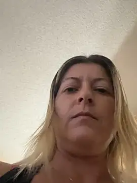 NikkiBlisss XXX чат на живо