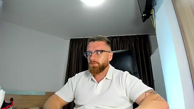 Findom_guy Show in webcam