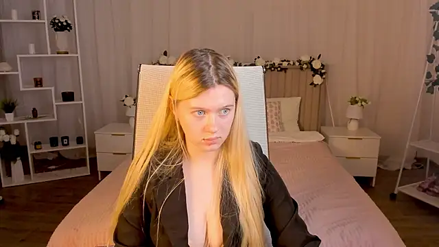CelestineMauriac's Live XXX Chat