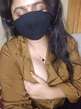 Sravvi499 Adlı Modelin Canlı XXX Sohbeti