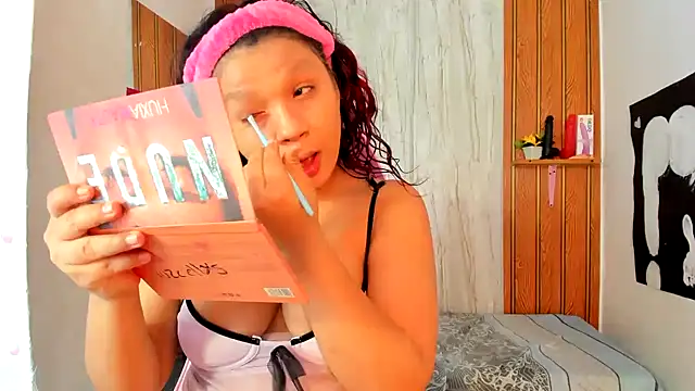 Chat +18 de Emily_Coper18 ao vivo