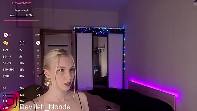 HitchcocianBlonde's Live XXX Chat