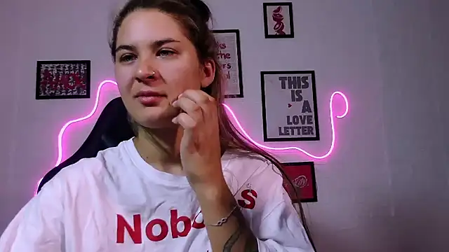 צ'אט XXX בשידור חי של AlisaFrost