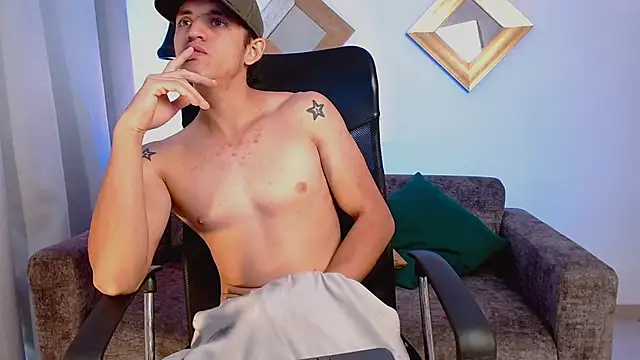 AxelFalconn Chat XXX live