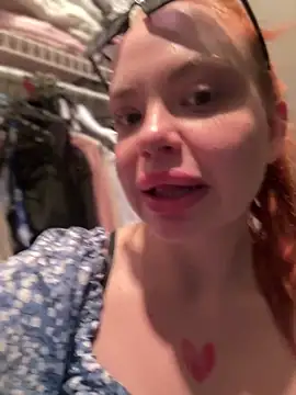 Онлайн чат XXX RedheadQueen_