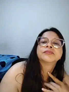 Estella80 Adlı Modelin Canlı XXX Sohbeti