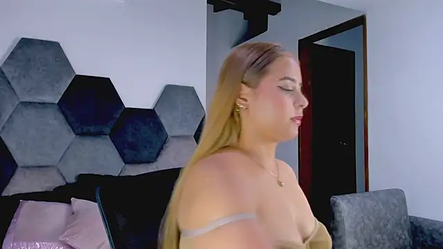 Chat XXX en directo de MikaelaStone