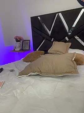 SunniieFrequency's Live XXX Chat