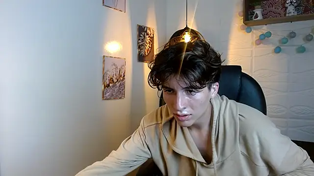 XXX chat uživo modela Marcoviolet