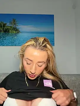 Strongqueen XXX чат на живо