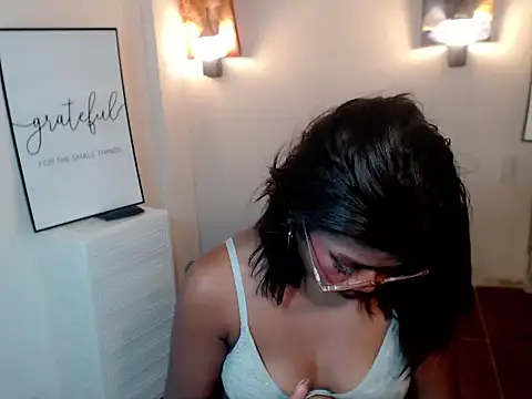 Asian_chicksxx: онлайн-секс-чат