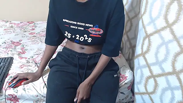 PlayfulPixie_23's Live XXX Chat