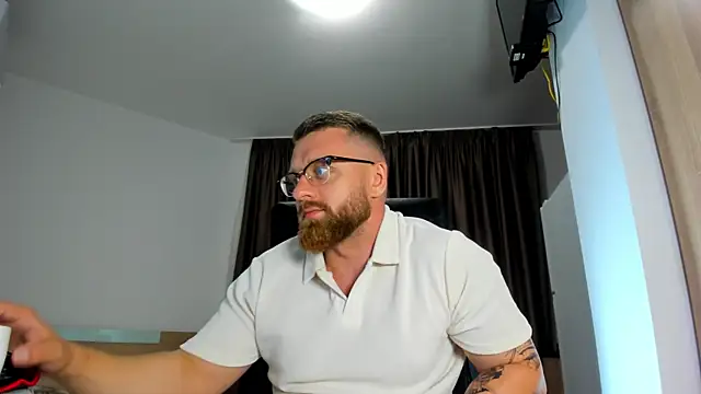 Show modela Findom_guy na web-kameri