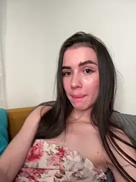 SofiaLaLight Adlı Modelin Canlı XXX Sohbeti