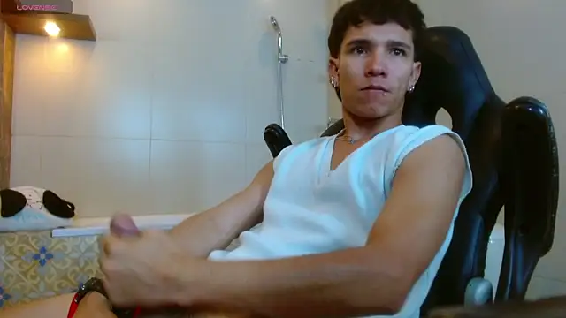 Zeus_Pire Live XXX Chat