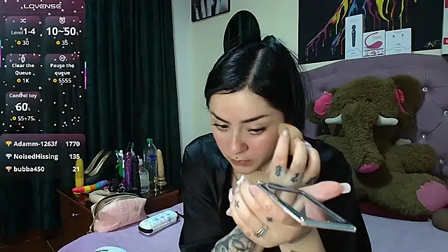 Chat XXX en directo de Emmie_Hot