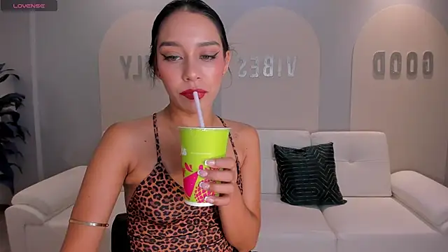 XXX chat uživo modela AmaliaCrus