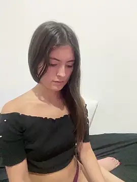 Chatroom XXX en direct de serenaa_velvett