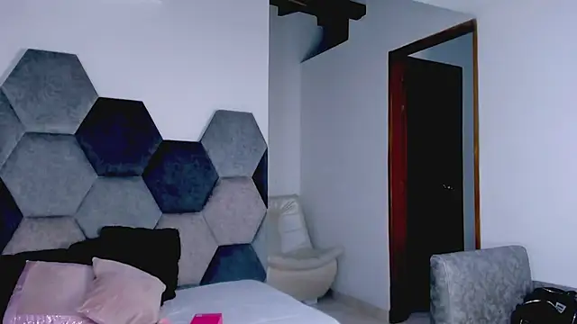 Chat +18 de MikaelaStone ao vivo