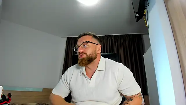 צ'אט XXX בשידור חי של Findom_guy