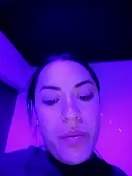 Lesly_10- Adlı Modelin Canlı XXX Sohbeti