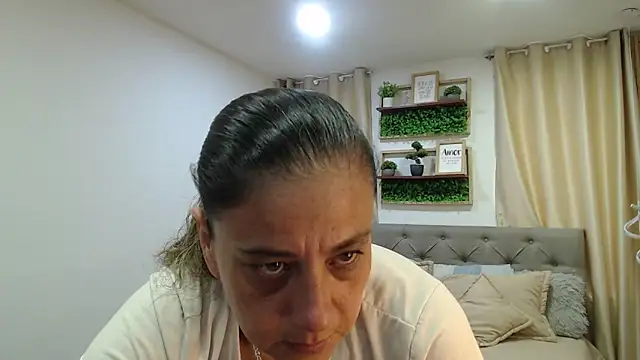 sasi_luna's Live XXX Chat