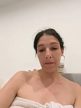 Sposini69のライブXXXチャット