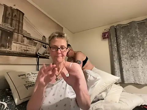 XXX chat uživo modela Curvy-Jinx