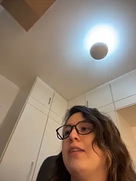 צ'אט XXX בשידור חי של amooraaamoon