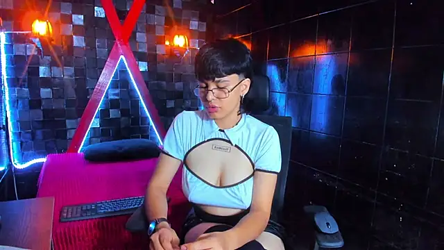 VioletFaith Adlı Modelin Canlı XXX Sohbeti