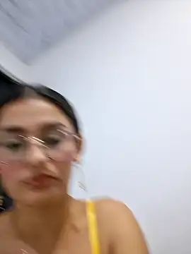 Ary-18's Live XXX Chat